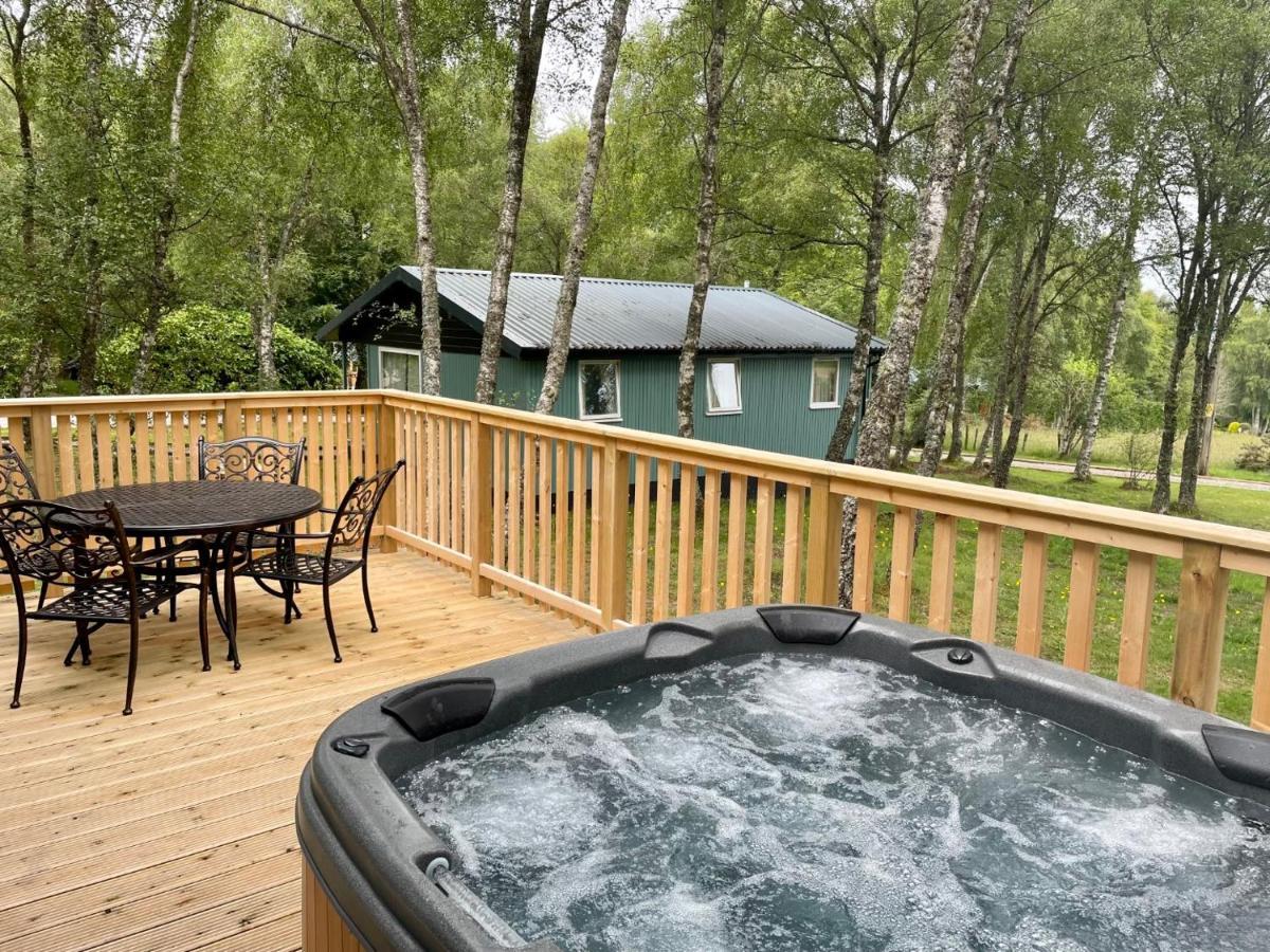 Fern Lodge 2 With Hot Tub Belladrum Екстериор снимка