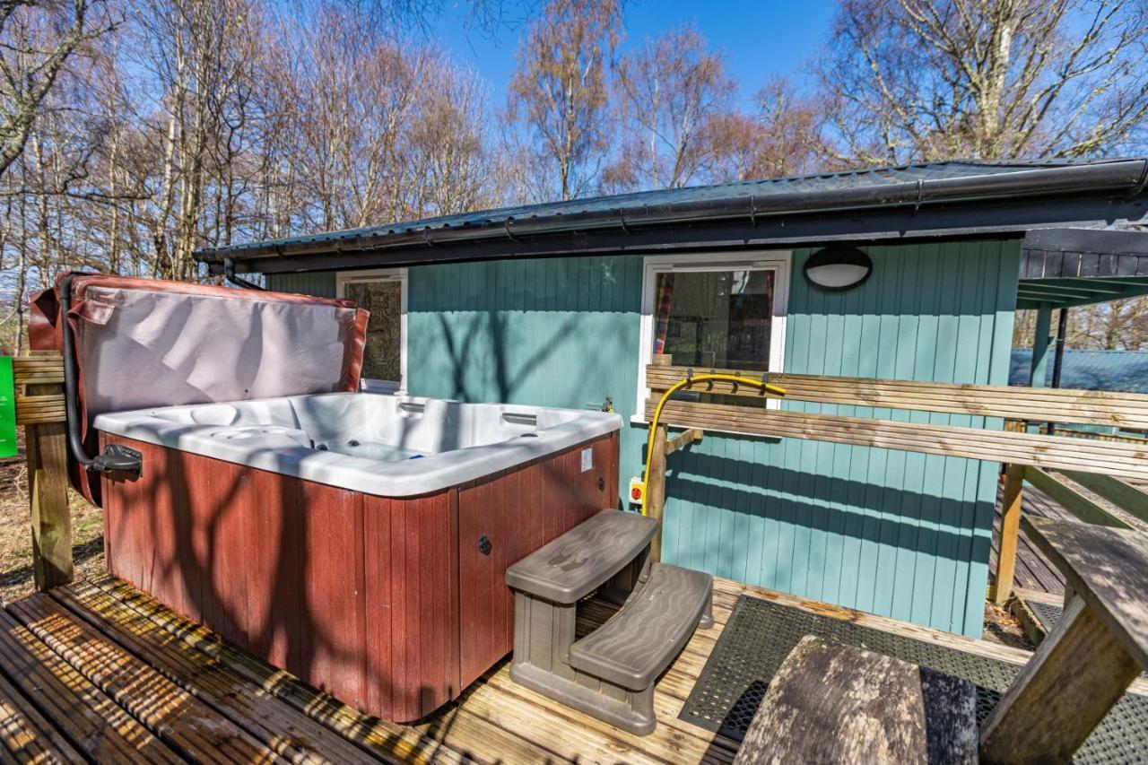 Fern Lodge 2 With Hot Tub Belladrum Екстериор снимка