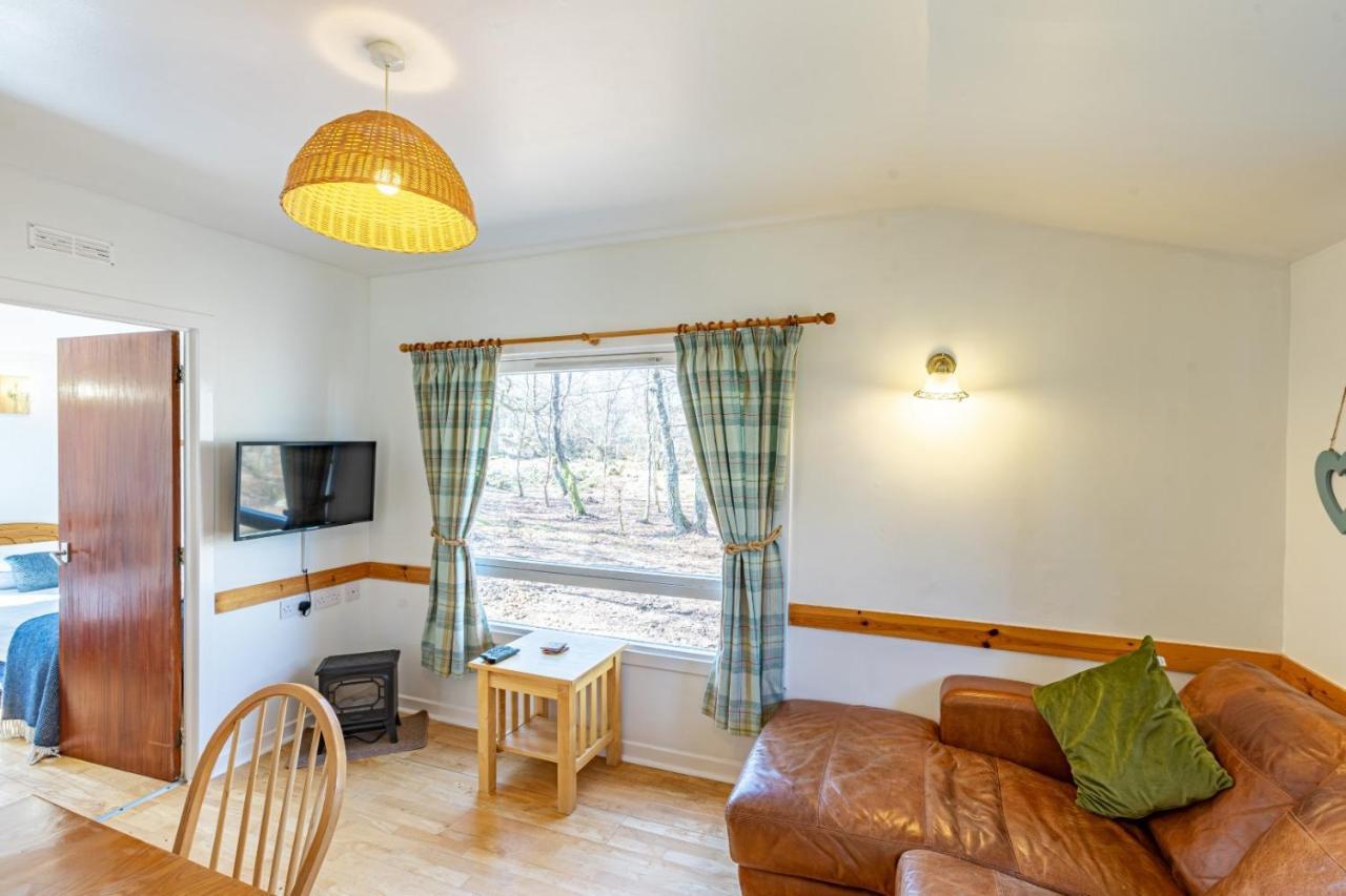 Fern Lodge 2 With Hot Tub Belladrum Екстериор снимка