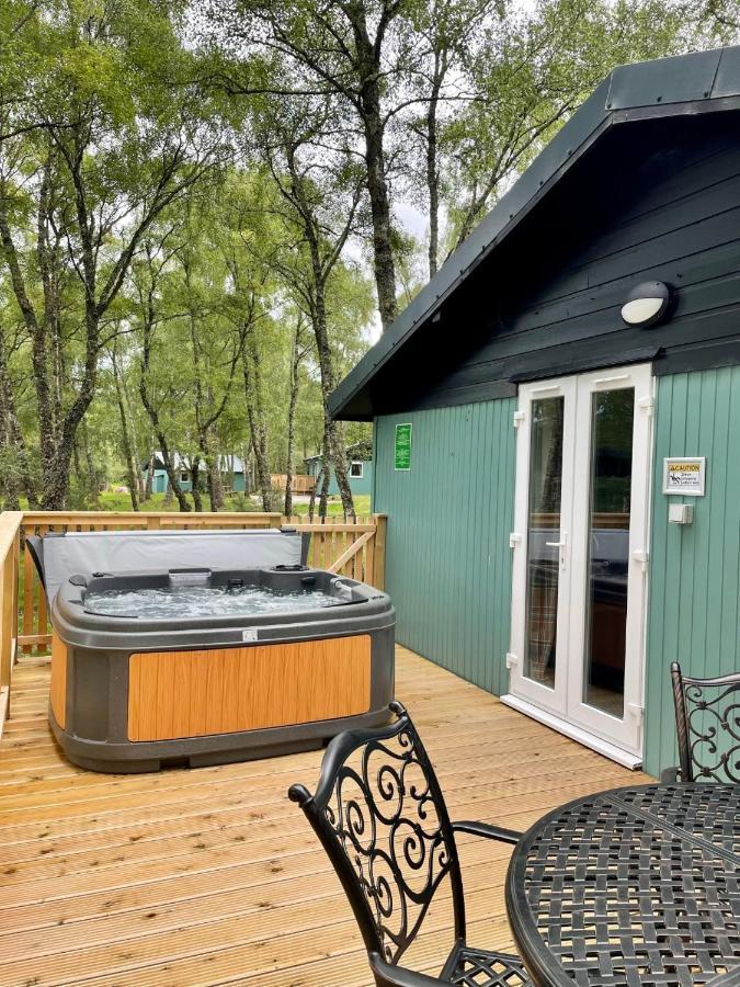 Fern Lodge 2 With Hot Tub Belladrum Екстериор снимка