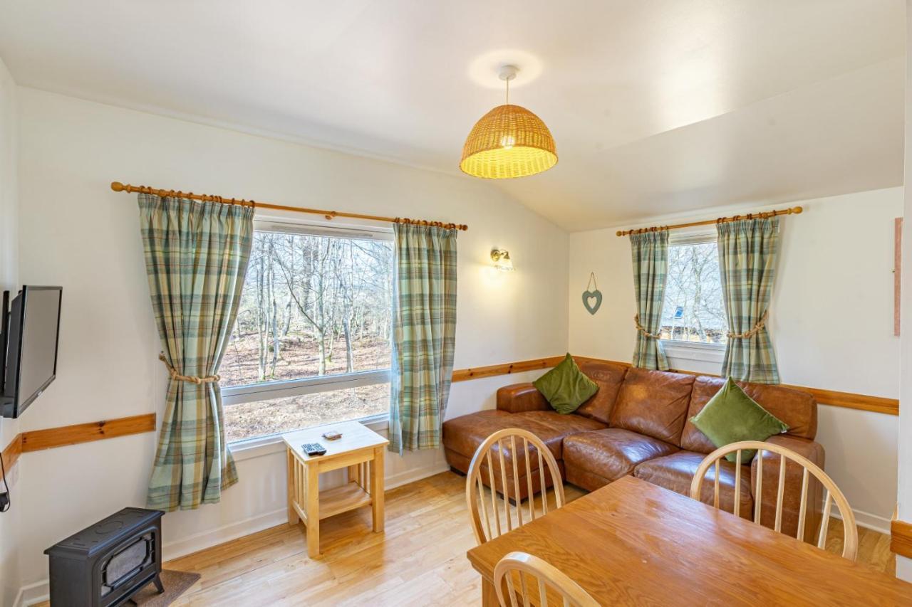 Fern Lodge 2 With Hot Tub Belladrum Екстериор снимка